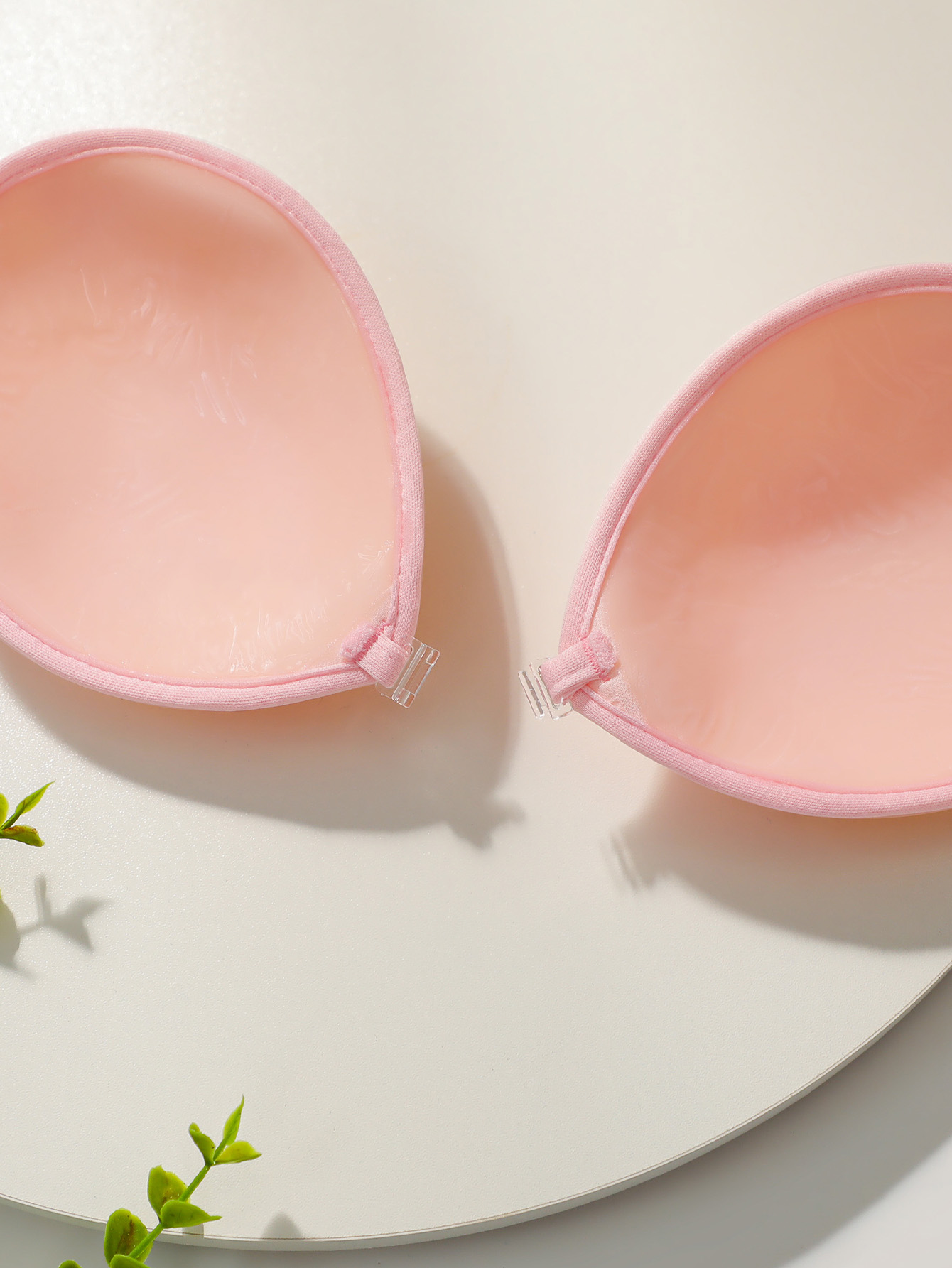แผ่นปิดหน้าอกผู้หญิงแบบจับจีบ  - Push Up Bra Silicone บทวิจารณ์และราคา